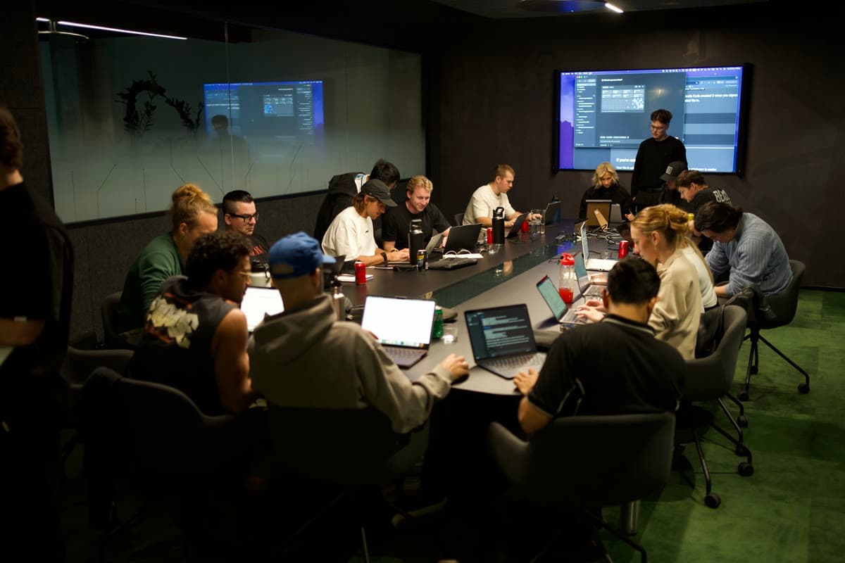 The full room mid-session